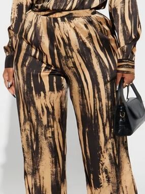 Fashion Nova Black & Tan Abstract Wide-Leg Pants